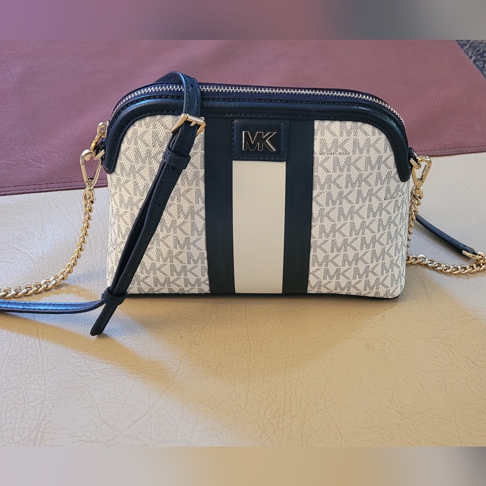 Like new Michael Kors navy blue cross body purse.